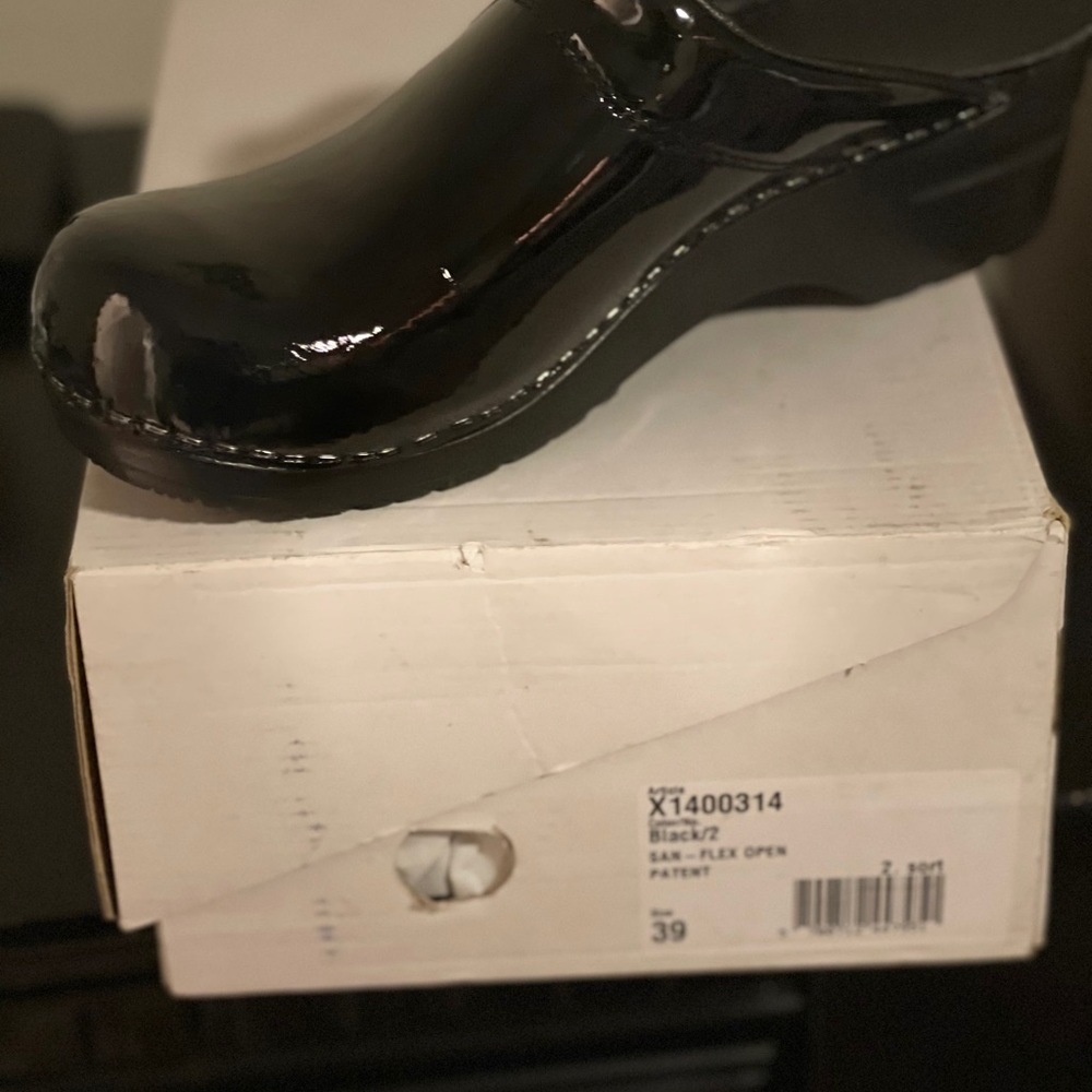 Clogs - Picture 3 of 3